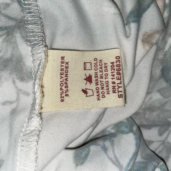 Hem & Thread Floral Waist Length Top Medium - Picture 5 of 6